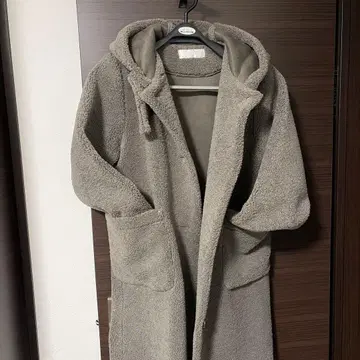 DoCLASSE 후드 부착 보아 롱 코트 그레이