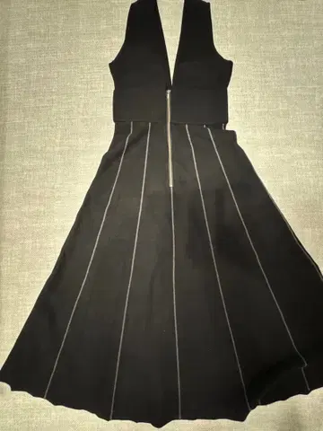 러그넘 문 LAGUNAMOON 블랙 슬리브리스 플레어 원피스