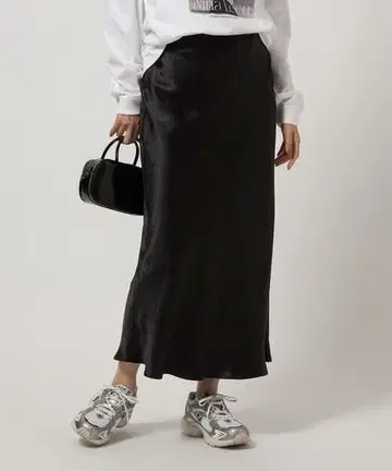 새틴 스커트 블랙