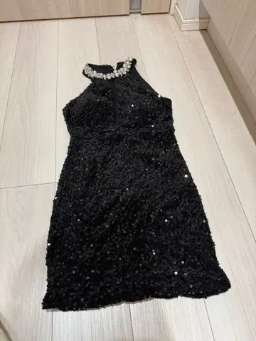 비즈 장식 블랙 타이트 드레스