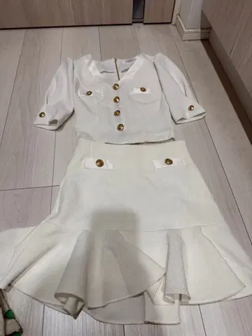 화이트 드레스 세트 골드 버튼 강남