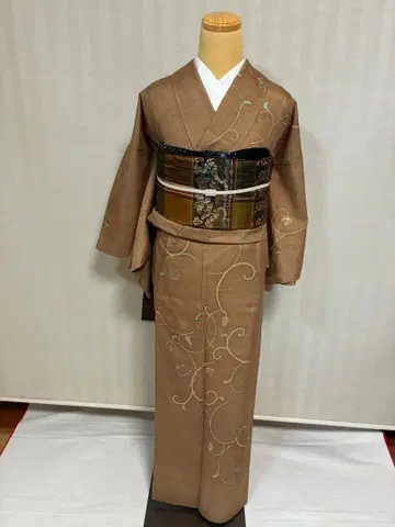 고급 견직물 포도 당초 무늬의 호몬기 이중 기모노