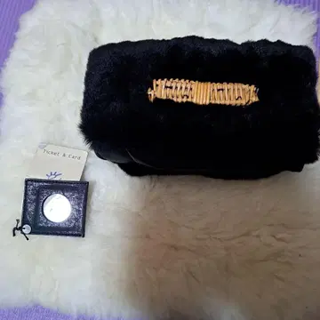 에바고스 퍼 클러치백 등나무 리본