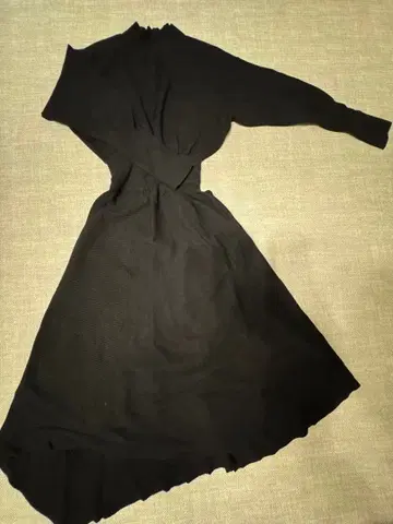 러그나문 LAGUNAMOON 블랙 크로스 디자인 원피스