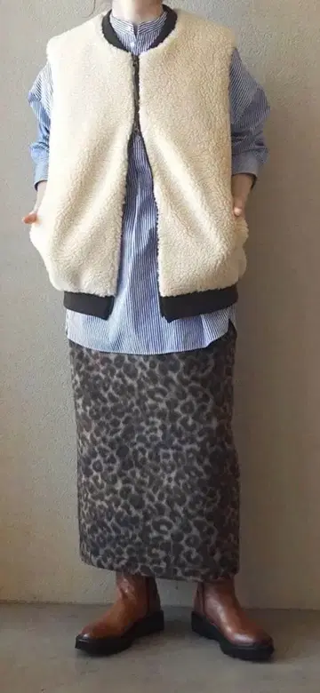 레오파드 J Q 타이틀 이지 스커트