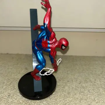 스파이더맨 피규어 벽을 오르는 포즈
