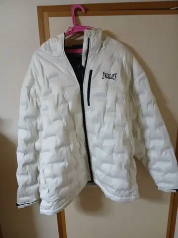 EVERLAST 화이트 다운 자켓 후드 부착