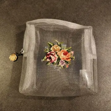 미치코 쿠게 자수 메쉬 파우치 그레이