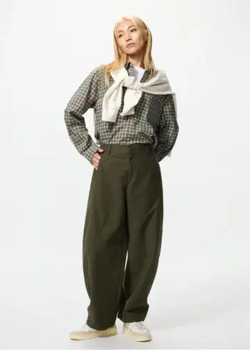 유니클로 저지 배럴 렉 팬츠 올리브