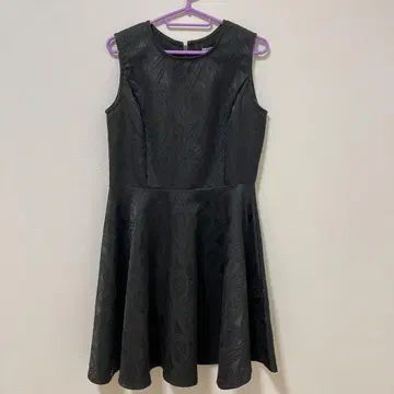 [ 새상품급 ] 슬리브리스 플레어 원피스 무릎 기장 블랙 웨딩 파티