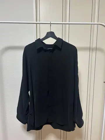 HARE 블랙 긴팔 셔츠