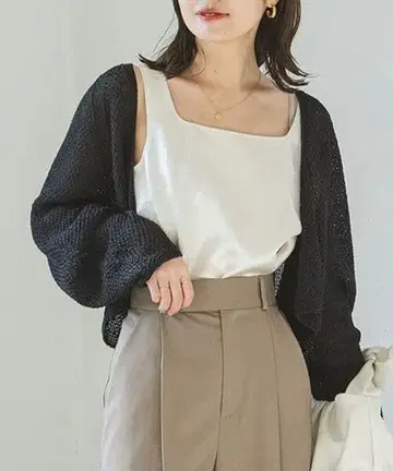 Noble 노블 새틴 스퀘어 넥 탱크탑