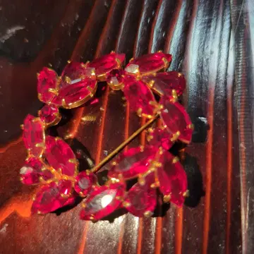 루비 꽃 모양 브로치 약 5cm