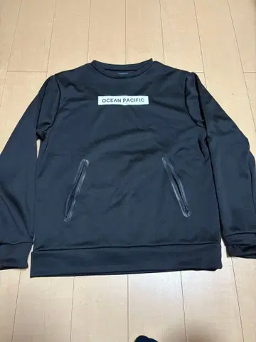 OCEAN PACIFIC 블랙 맨투맨 지퍼 포켓 부착