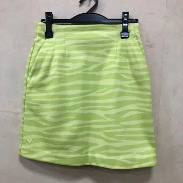르꼬끄 스포르티브 여성 골프 제브라 패턴 라임 그린 스커트