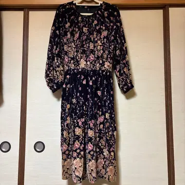 네이비 플라워 벨벳 원피스 꽃무늬