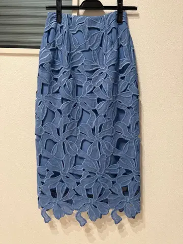 셀포드 리본 레이스 타이트 스커트