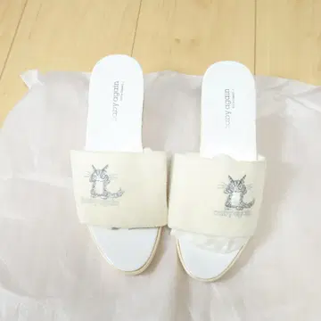 미사용 baby graham 자수 웨지솔 샌들