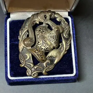 갑옷 모티브 펜던트 탑