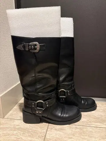 블랙 가죽 버클 롱 부츠