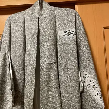 그레이 계열 꽃무늬 자수 기모노