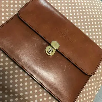 J.C HAMILTON 브라운 가죽 클러치백