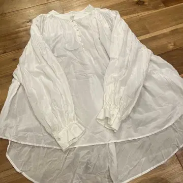 허그아워 개더 프릴 블라우스