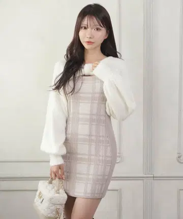립 서비스 리본 페더 앙상블 니트 원피스 [ 새상품급 ]