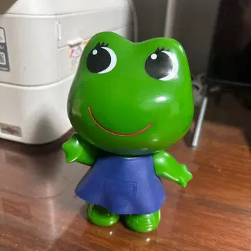 개구리 피규어 그린 컬러 파란색 의류