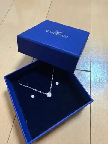 Swarovski 목걸이와 귀걸이 세트
