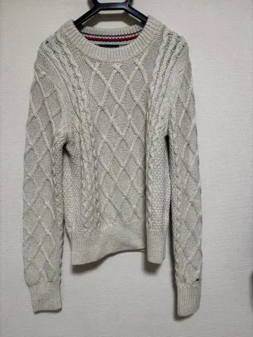 타미힐피거 케이블 니트 스웨터 둥근 카라 긴팔 화이트 S 배송비 포함