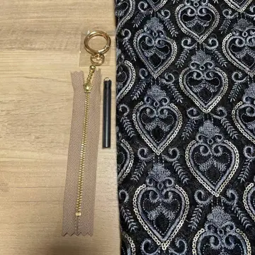 [ 곤짱님 파우치 ]