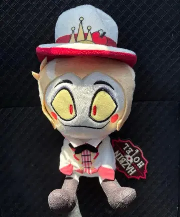 익명 배송 하즈빈 호텔 앉아있는 봉제인형 루시퍼 라운드 원