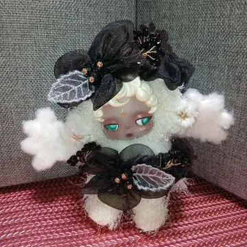 8SIXTY 꽃 장식 봉제 인형