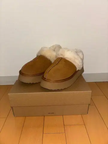 오리엔탈 트래픽 포근하고 따뜻한 천연 가죽 통굽 무스탕 2way 샌들