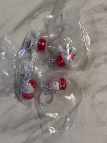 산리오 딸기 메지루시 액세서리