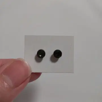 블랙 스터드 귀걸이