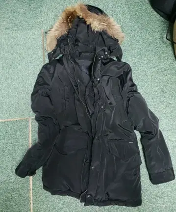 블랙 다운 자켓 퍼 포함