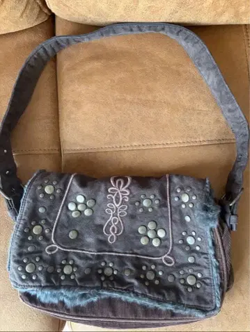 브라운 스웨이드 숄더백 Y2K 페어리 그런지 스터드