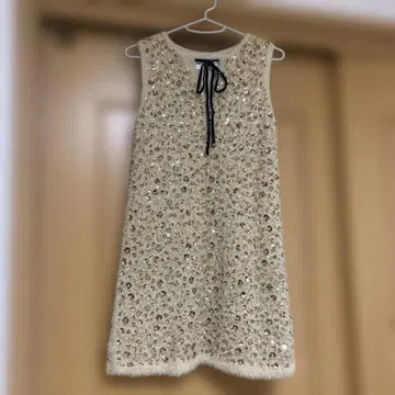 LILY BROWN 슬리브리스 미니 원피스