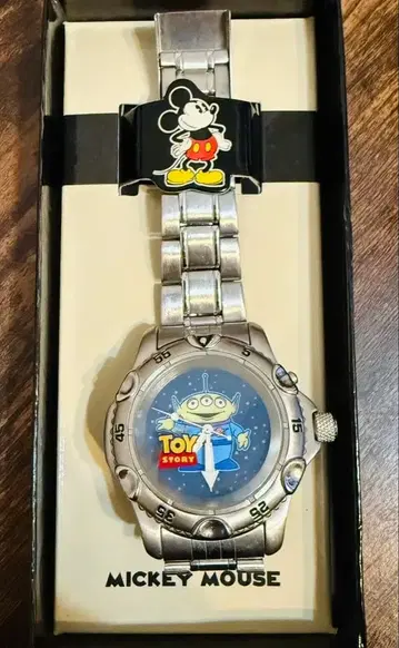 FOSSIL 토이스토리 리틀 그린맨 손목시계 시리얼 239