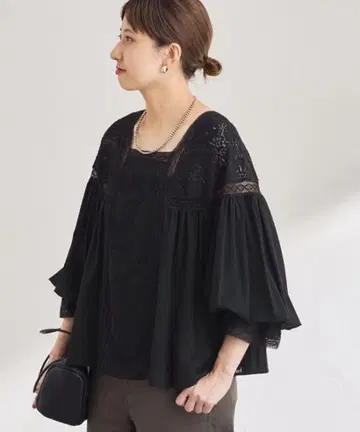 프레임워크 레이스 절개 개더 블라우스 블랙
