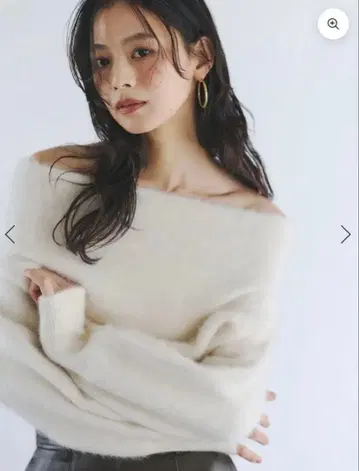 어뉴앙스 라쿤폭스 오프숄더 니트 풀오버