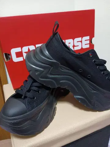 CONVERSE 블랙 통굽 스니커즈