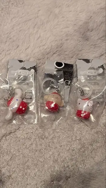 [ 익명 배송 ] 산리오 딸기 메지루시 액세서리