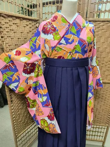 화려한 꽃무늬 하카마 스타일 기모노
