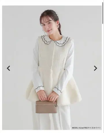 미사용 새상품 Fitmore 스캘럽 칼라 긴팔 블라우스