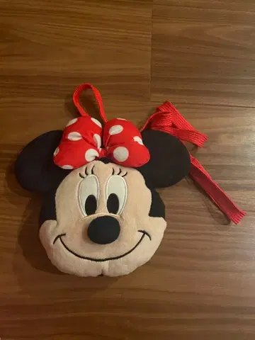 미니 마우스 스쿨백에 달거나 하는 것을 추천