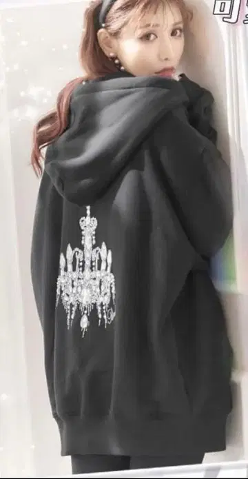 Rady 샹들리에 프린트 블랙 집업 후드티