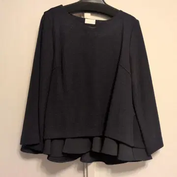 SONO 네이비 플레어헴 상의